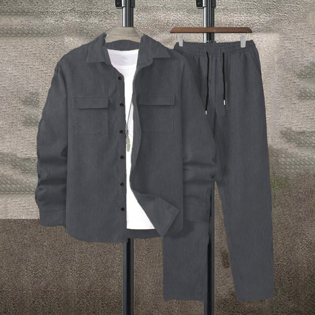 Leisure suit for men with striped design and practical pockets Lune London