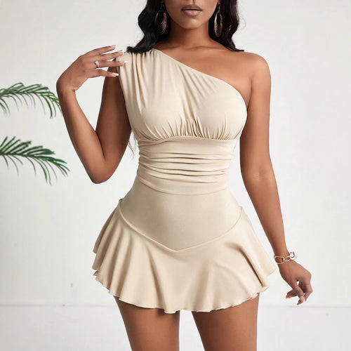 Robe mini asymétrique pour femmes en matériau doux et avec un design drapé élégant Chic & Stil
