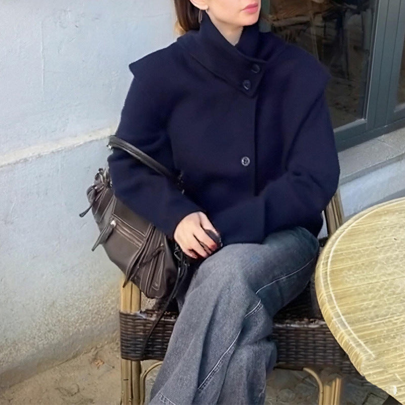 Veste oversize pour femmes avec col haut et détails en boutons Chic & Stil