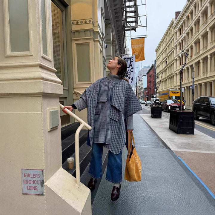Trendy jacket for women with generous pockets and structured design Lune London