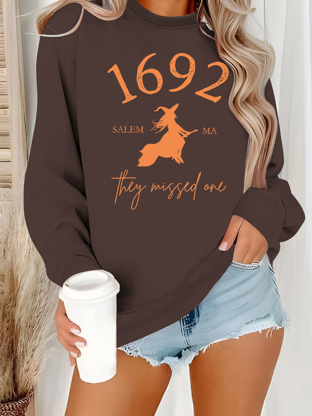 Sweatshirt pour femmes avec un design de sorcière créatif et une coupe confortable Chic & Stil