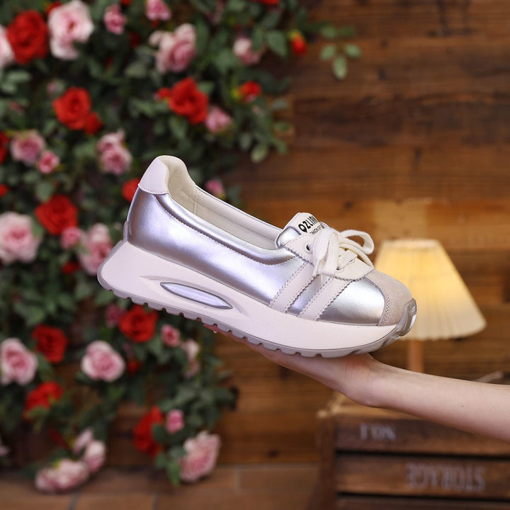 Comfortable sneakers for ladies in a trendy blend of leather and textile Lune London