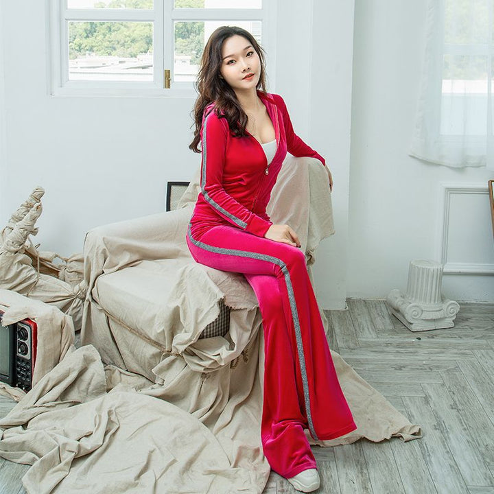 Women's sporty fleece loungewear set with glittering accents Chic & Stil