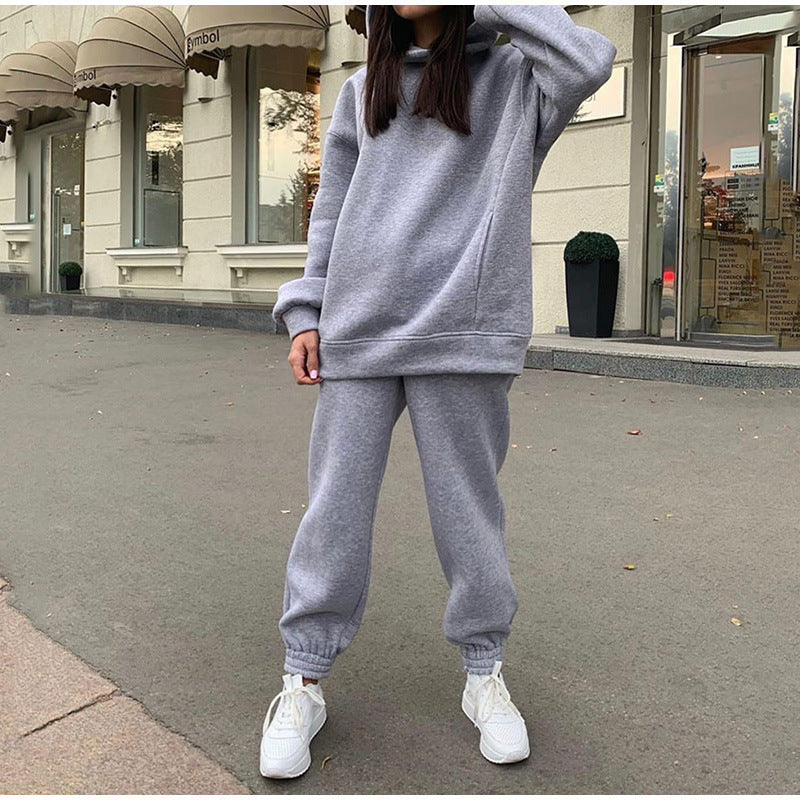 Casual women's jogging set in soft material with elastic waistband Lune London
