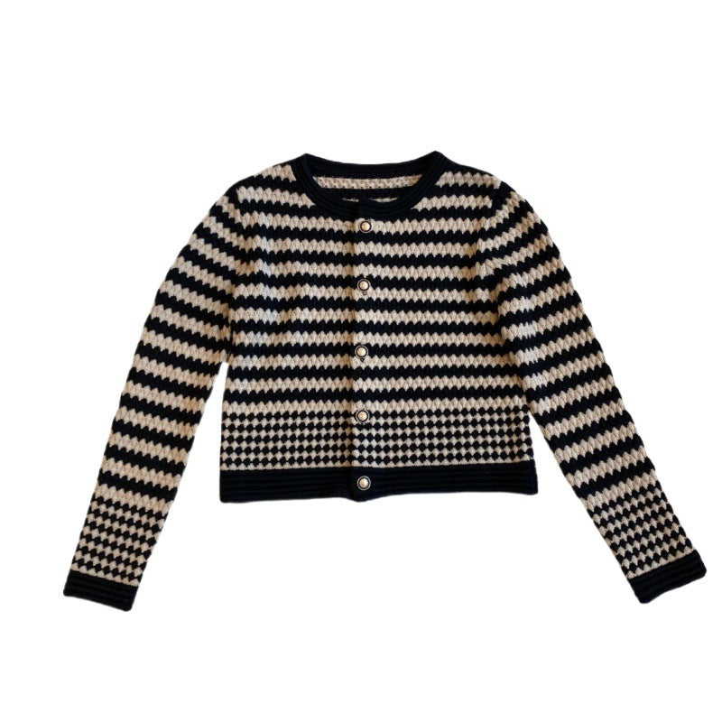 Ladies trendy knit jacket with graphic design and chic golden button details