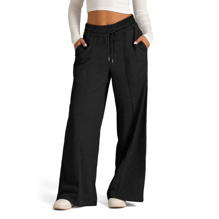 Loose leisure pants for women with elastic waistband and practical side pockets Lune London
