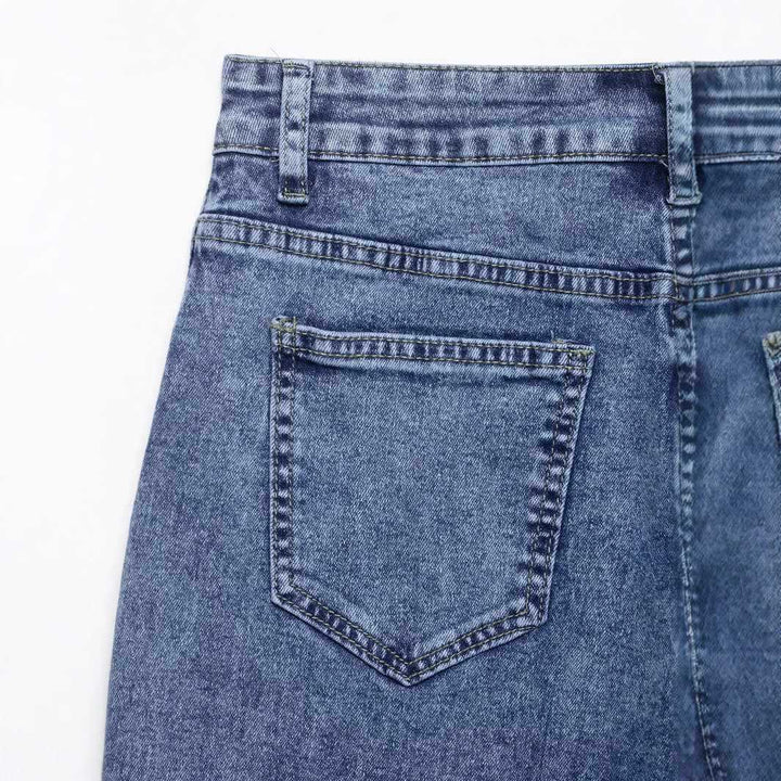Casual women's high-waisted jeans with trendy patch details Lune London