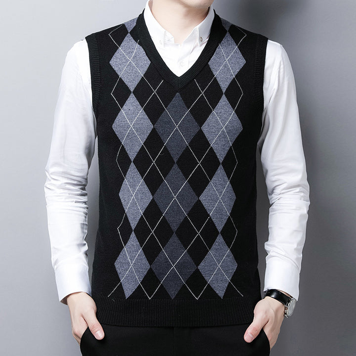 Men's classic knit V-neck sweater with diamond pattern Lune London