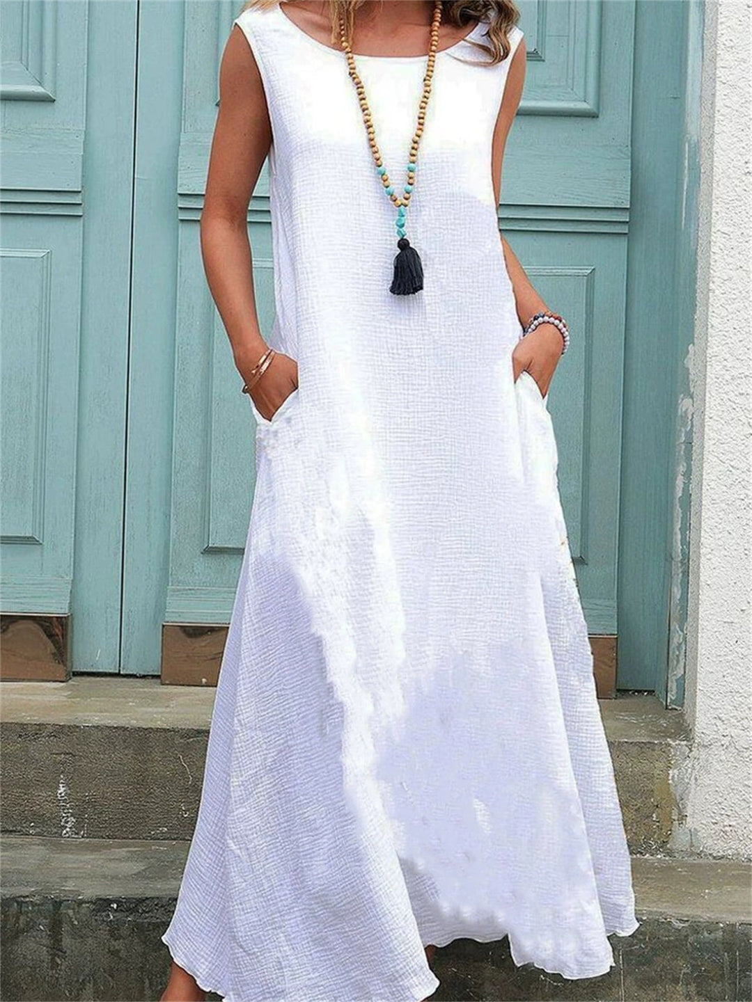 Maxi dress for women with practical pockets and flowing cut Lune London