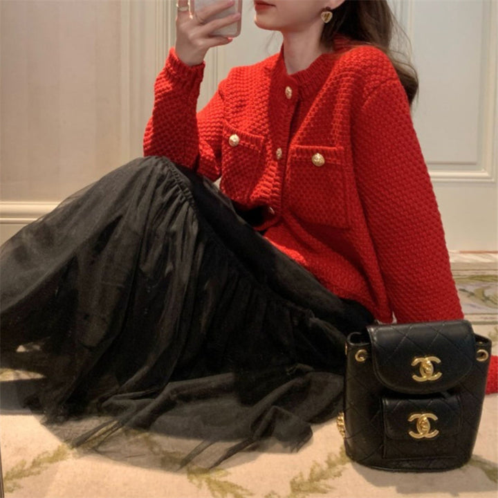 Cardigan pour femmes avec boutons décoratifs et design texturé Chic & Stil