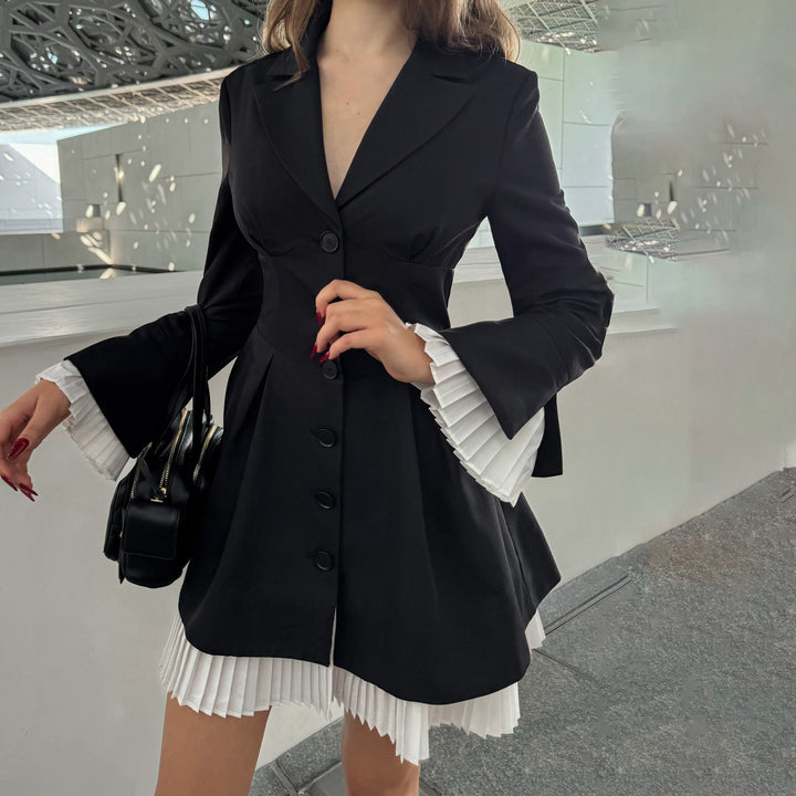 Dress blazer for women with elegant pleats and a fitted cut Lune London