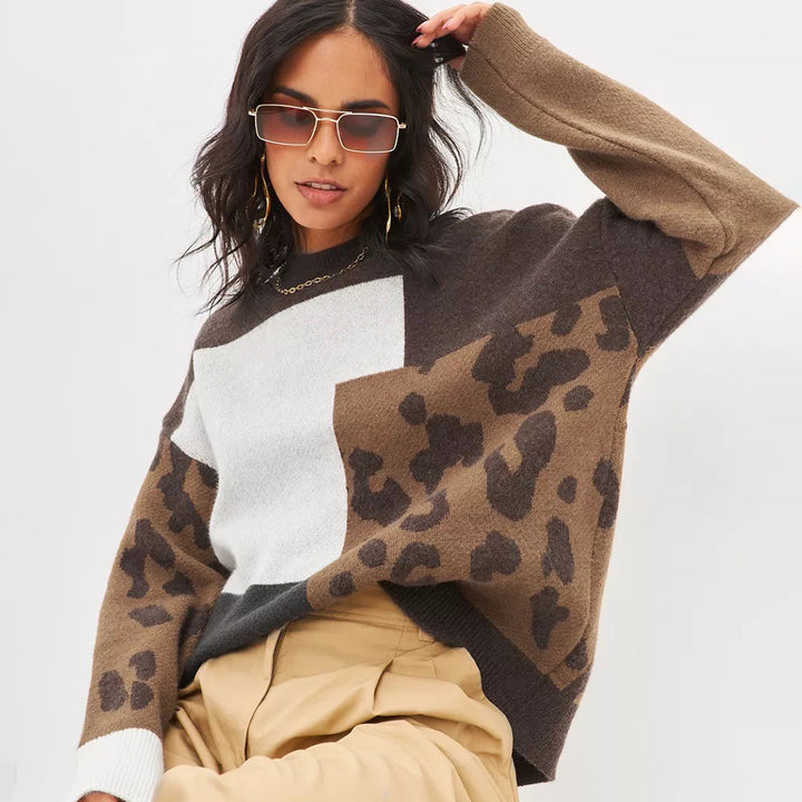 Fashionable women's sweater with graphic pattern and raglan sleeves Lune London