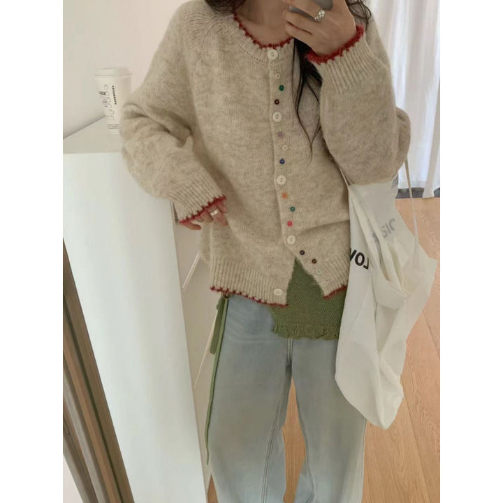 Cardigan femme confortable avec des détails de boutons colorés et une coupe décontractée Chic & Stil