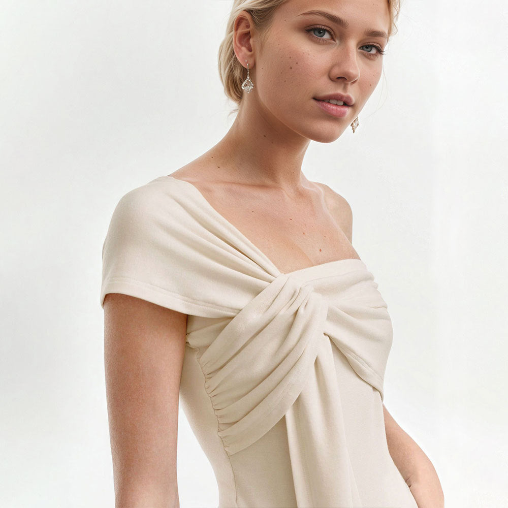 Haut enveloppant à la mode pour femmes avec coupe asymétrique et liens élégants Chic & Stil
