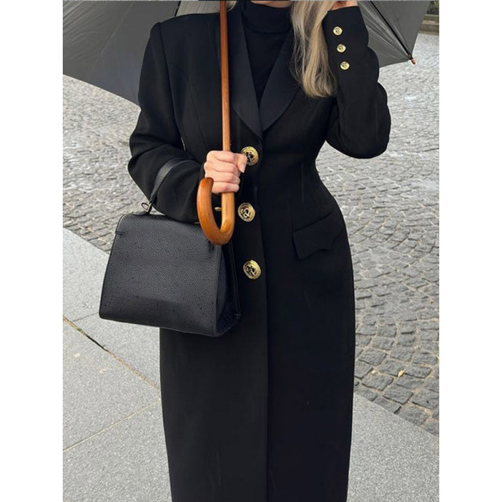 Ladies elegant maxi coat with decorative buttons and practical pockets Lune London