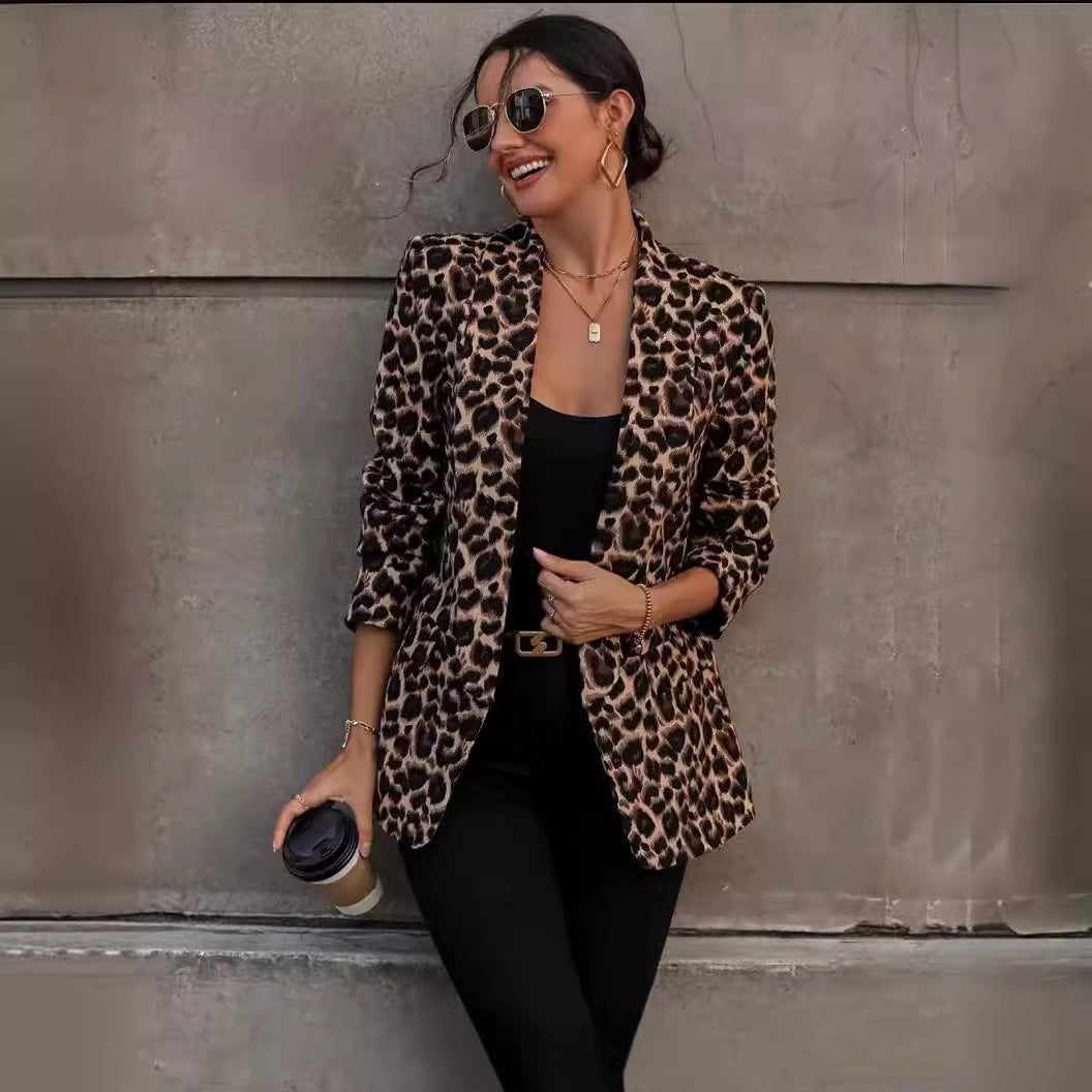Trendy women's blazer with leopard pattern and tailored fit Lune London