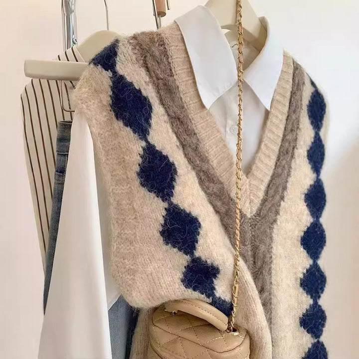 Knit sweater for women with V-neck and geometric pattern Lune London