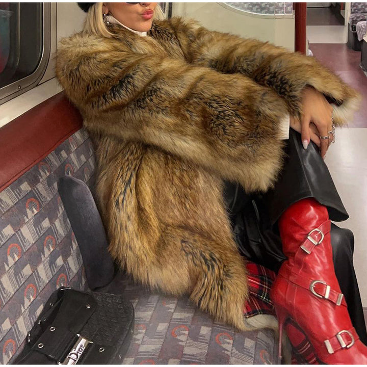Ladies extravagant faux fur coat with voluminous sleeves Lune London