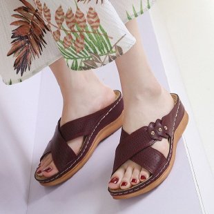 Comfortable clogs for women with ergonomic sole Lune London