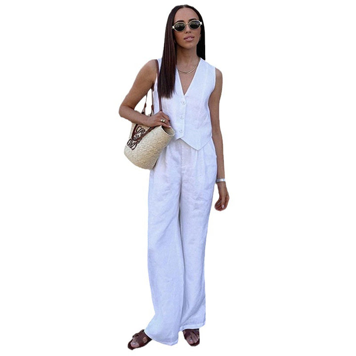 Trendy women's outfit in lightweight linen Lune London