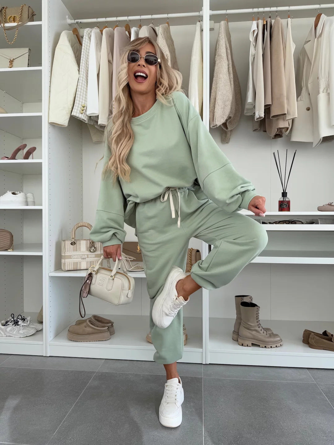 Ladies comfortable tracksuit made of high-quality cotton blend with drawstring and loose fit Lune London