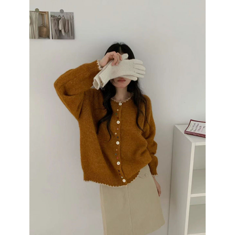 Cardigan femme confortable avec des détails de boutons colorés et une coupe décontractée Chic & Stil