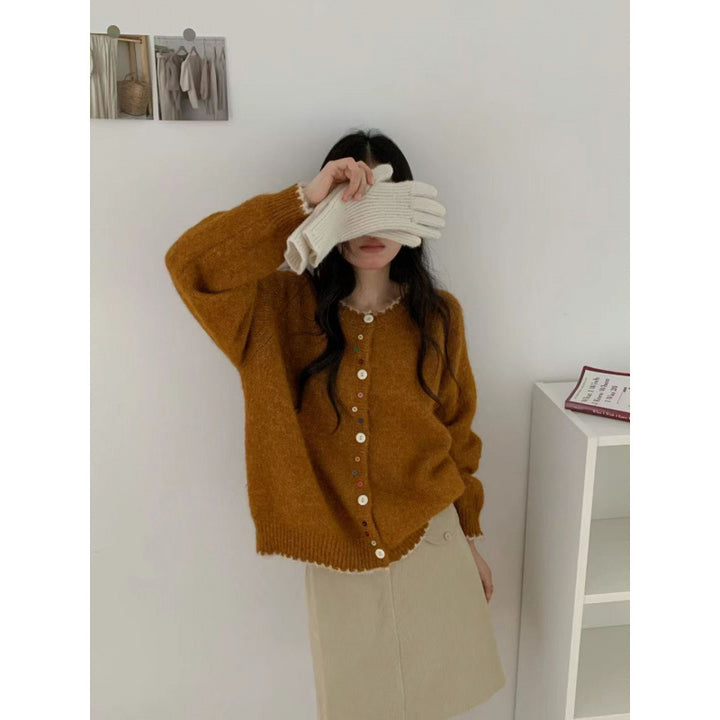 Cardigan femme confortable avec des détails de boutons colorés et une coupe décontractée Chic & Stil