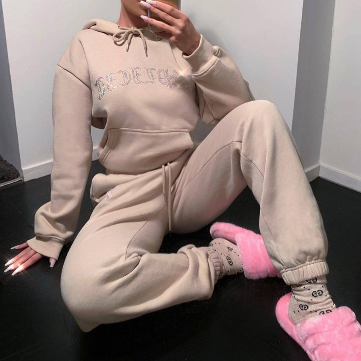 Sporty lounge set for women with hood and sparkling inscription Lune London