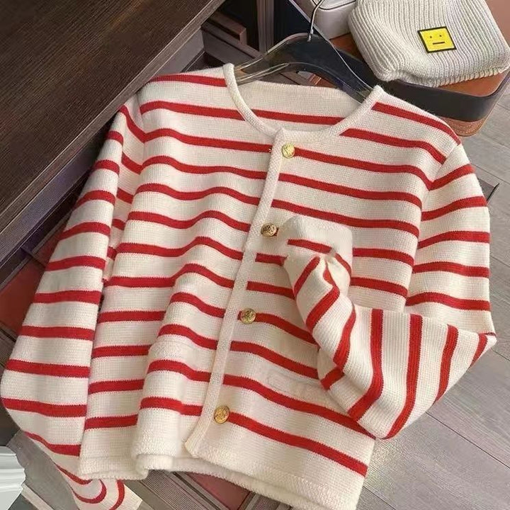 Cardigan à la mode pour femmes avec un motif rayé texturé et des boutons élégants Chic & Stil