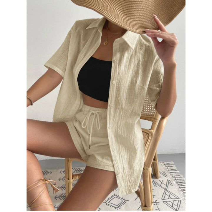 Dame Chique Loungewear-Jumpsuit made of a lightweight and breathable shirt and Lune London shorts