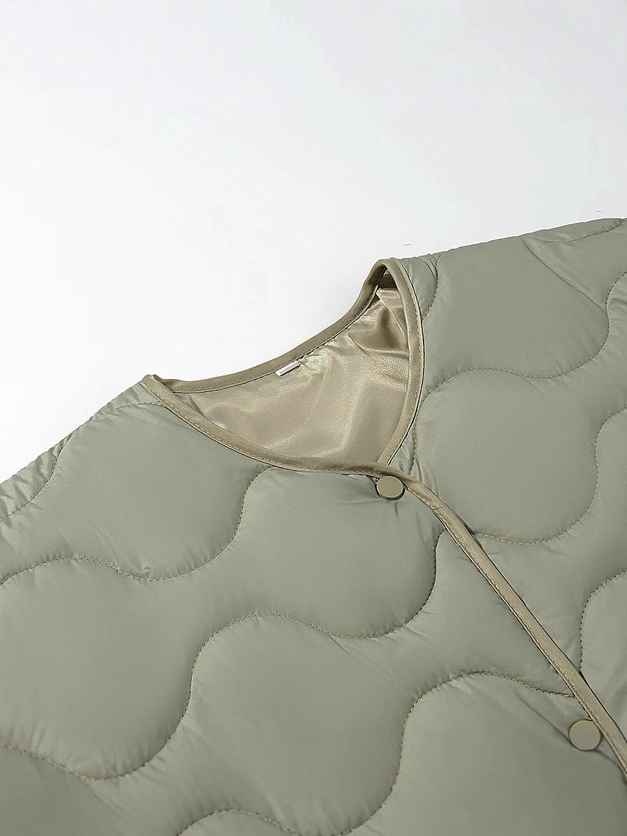 Quilted transition jacket for women with a soft fabric texture and practical snap buttons Lune London