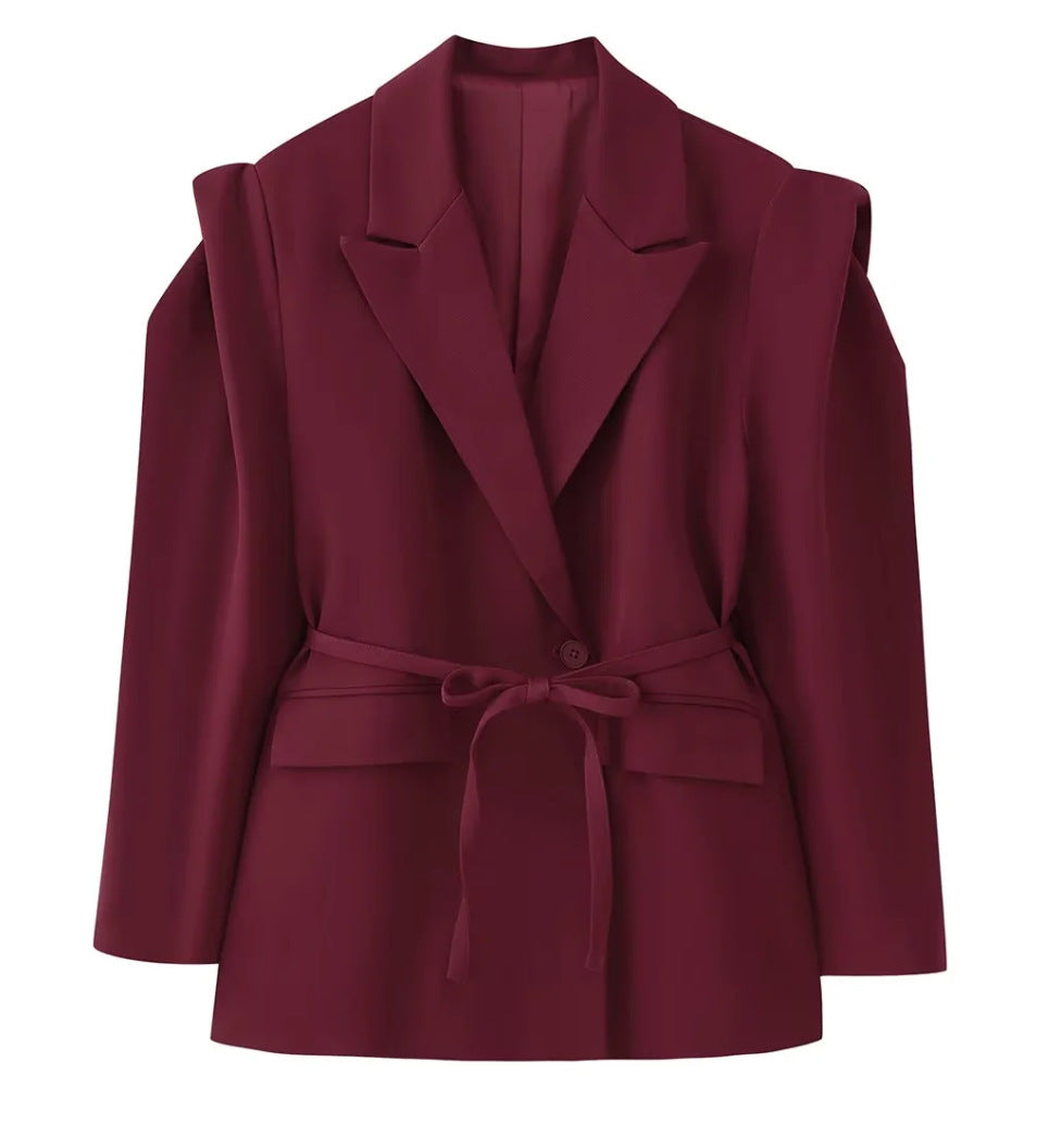 Veste blazer élégante pour femmes avec coupe ajustée et ceinture à nouer Chic & Stil