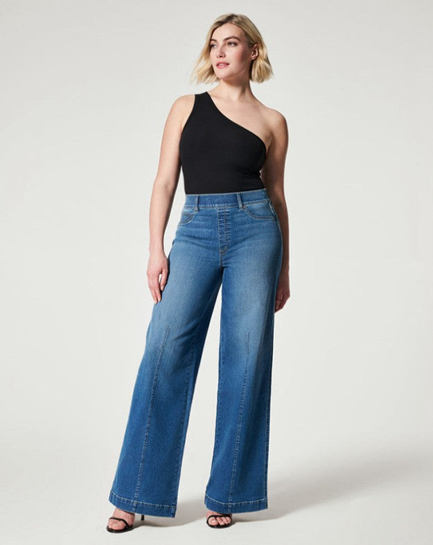Women's wide High-Waist Jeans with elegant cut and striking seam details Lune London