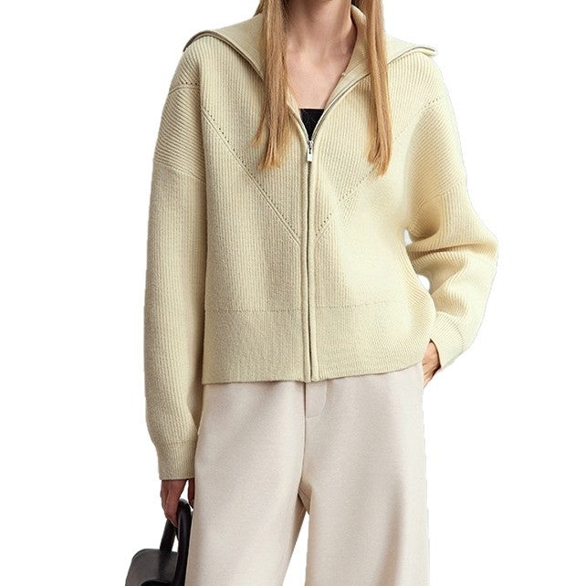 Cardigan court pour femmes avec capuche pratique et fermeture éclair moderne Chic & Stil