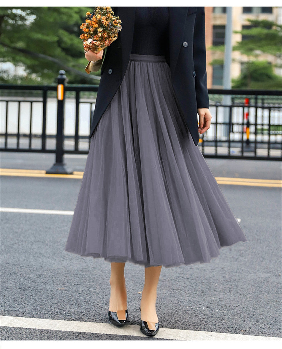 Elegant tulle skirt for women with a flared cut and an elastic waistband Lune London