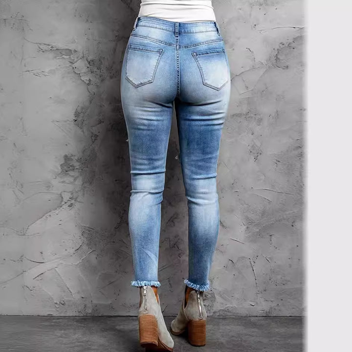 Skinny jeans for women with exciting Destroyed details Lune London