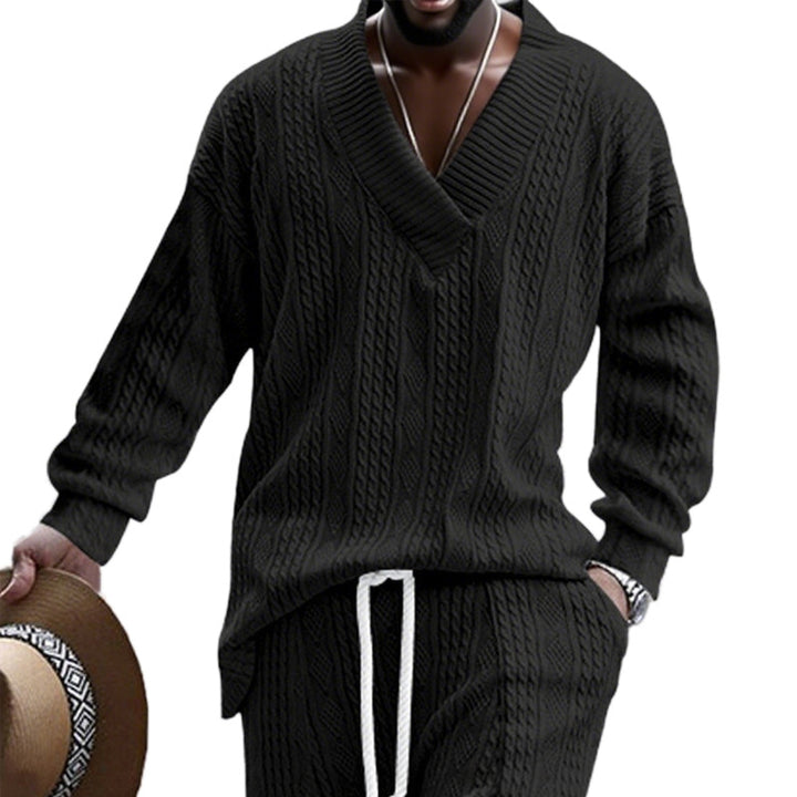 Knit sweater for men with a modern V-neck and a casual chic design