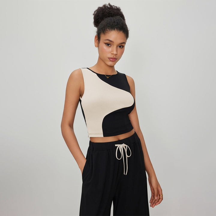 Top court pour femmes avec design asymétrique et contrastes raffinés Chic & Stil