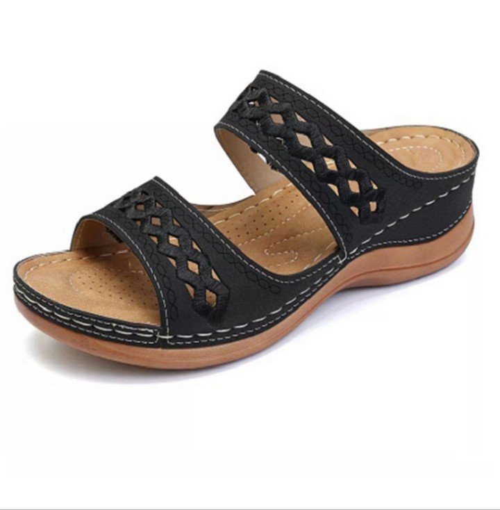 Comfortable strappy sandals for ladies with ergonomic sole and elegant design Lune London