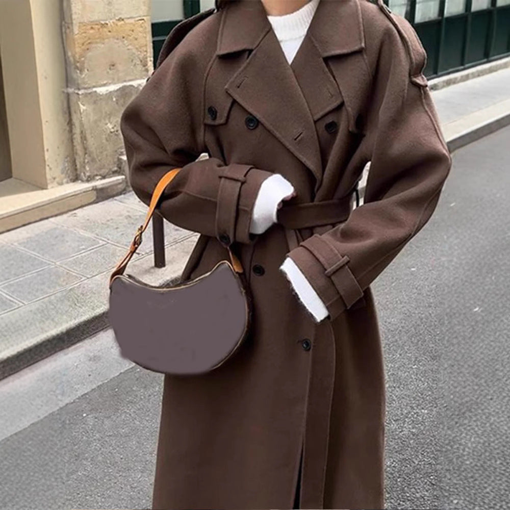 Oversized winter coat for women with an elegant collar and practical pockets Lune London