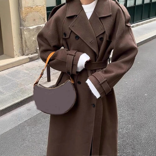 Oversized winter coat for women with an elegant collar and practical pockets Lune London