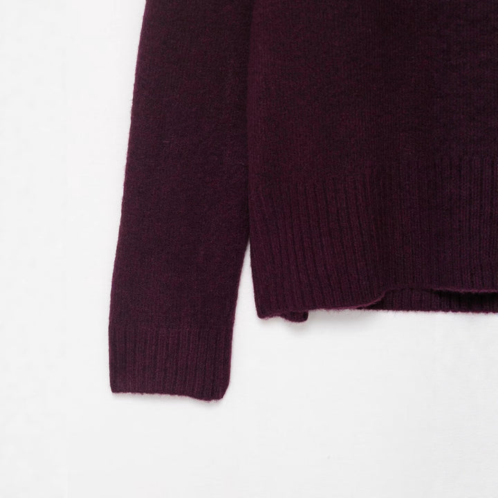 Women's V-neck sweater in soft knit material Lune London