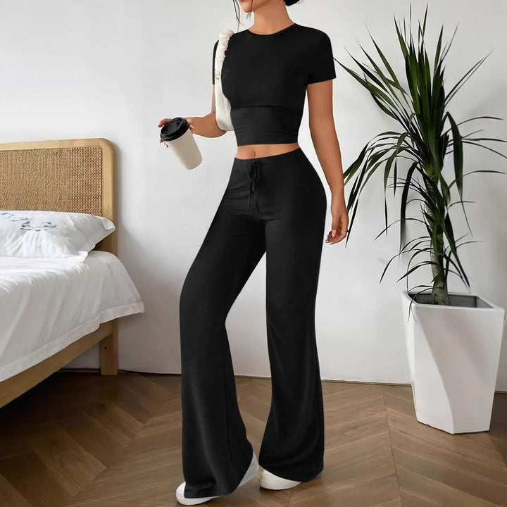 Casual lounge set for women with crop top and loose fit Lune London