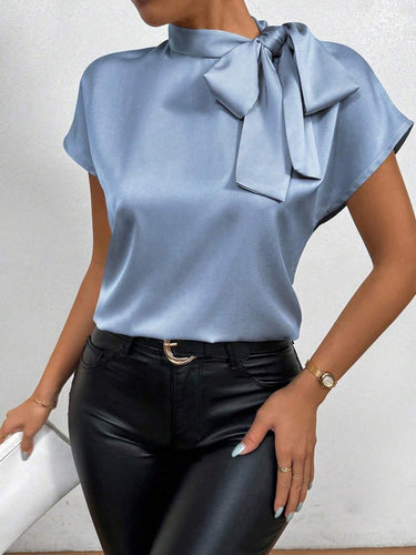 Lune London | Satinbluse Kurzarm Hoher Kragen mit Schleife Eleganter Entspannter Schnitt