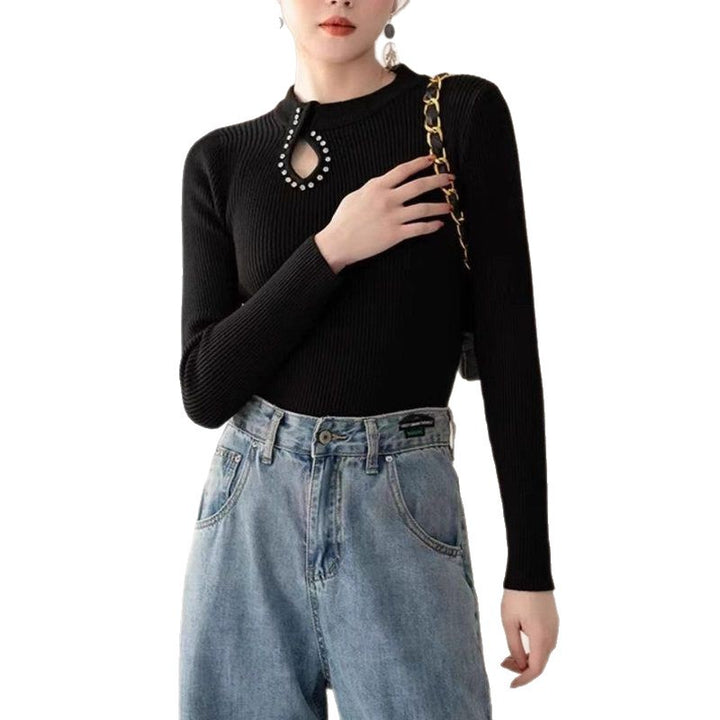 Chemise à manches longues pour femmes avec décolleté élégant et détails en bijoux Chic & Stil