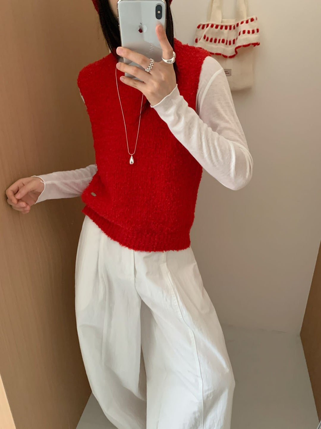 Knitted cardigan for women in soft and fluffy material with a chic and stylish modern fit