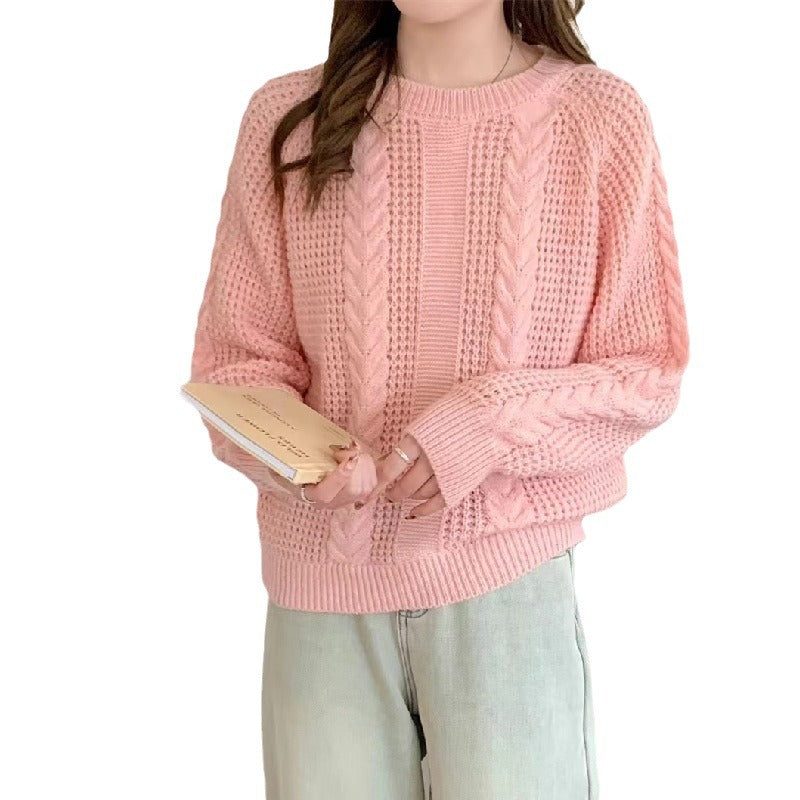 Chunky knit sweater for ladies with cable pattern and relaxed fit Lune London