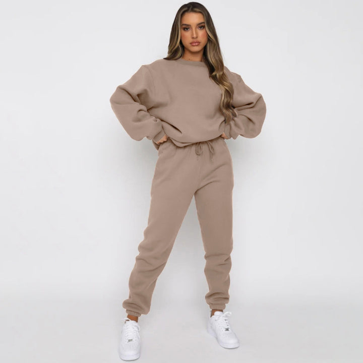 Ladies comfortable sweatshirt and jogging pants leisure ensemble Lune London