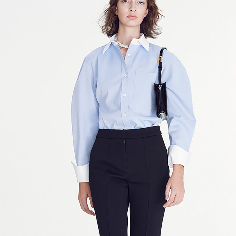 Chemisier élégant pour femmes avec une coupe moderne et des détails contrastants Chic & Stil