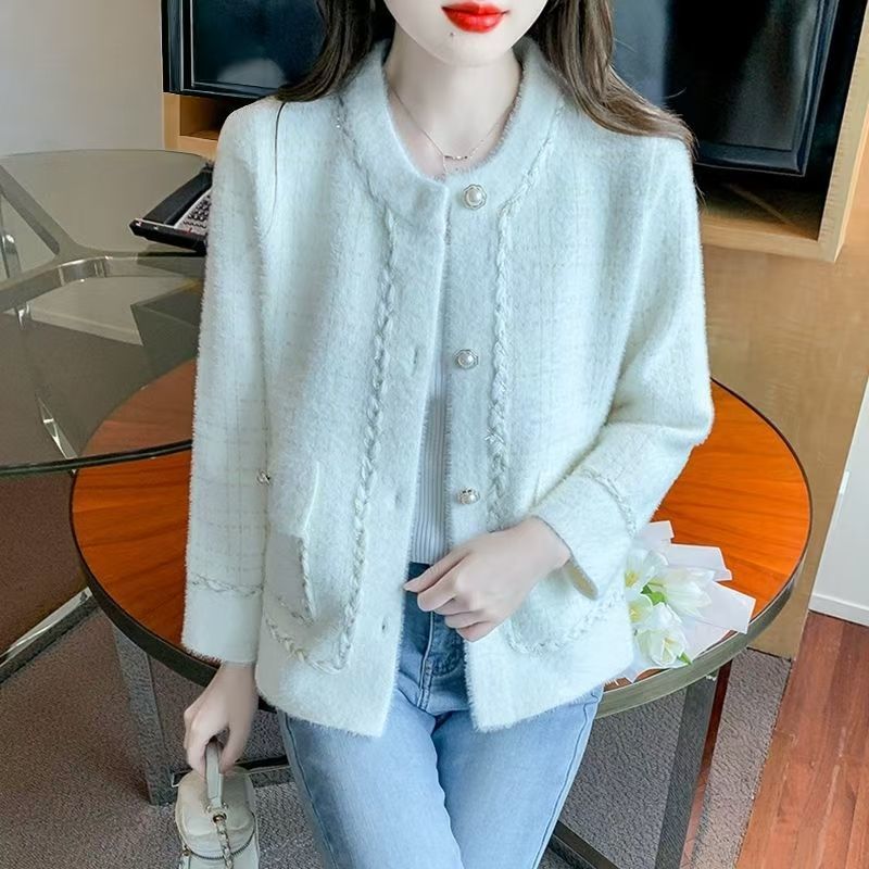 Veste bouclée élégante pour femmes avec de fins détails de boutons Chic & Stil